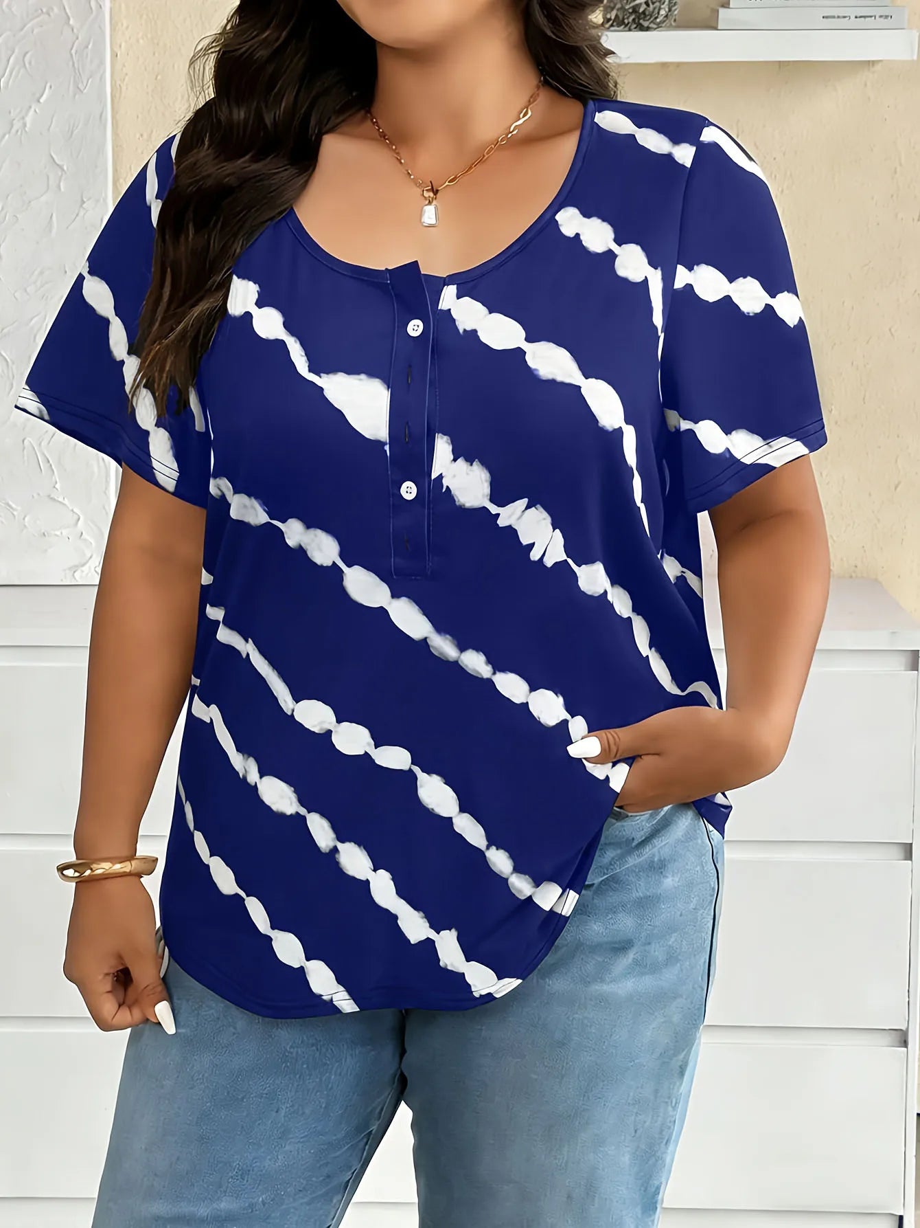 Summer new women's clothing hot selling trend round neck casual diagonal stripe button short sleeved T-shirt
