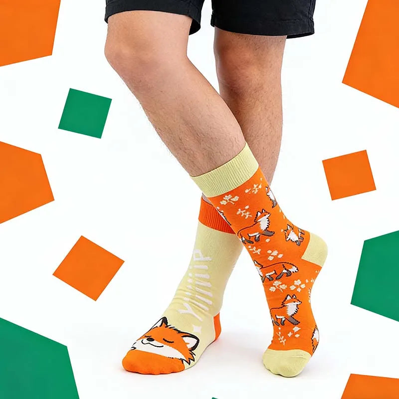 1 Pair Dual Design Cute Fox Socks - Smiley Face & All-Over Print Asymmetric Socks