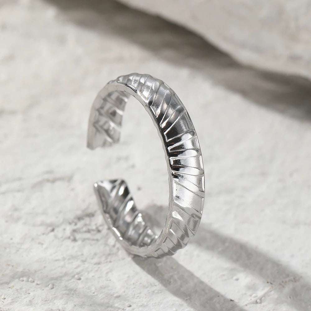 Stainless Steel Rings Trending Products Classic Atmosphere Fashion Openwork Engraving Fine Rings For Women Jewelry Unique Gifts