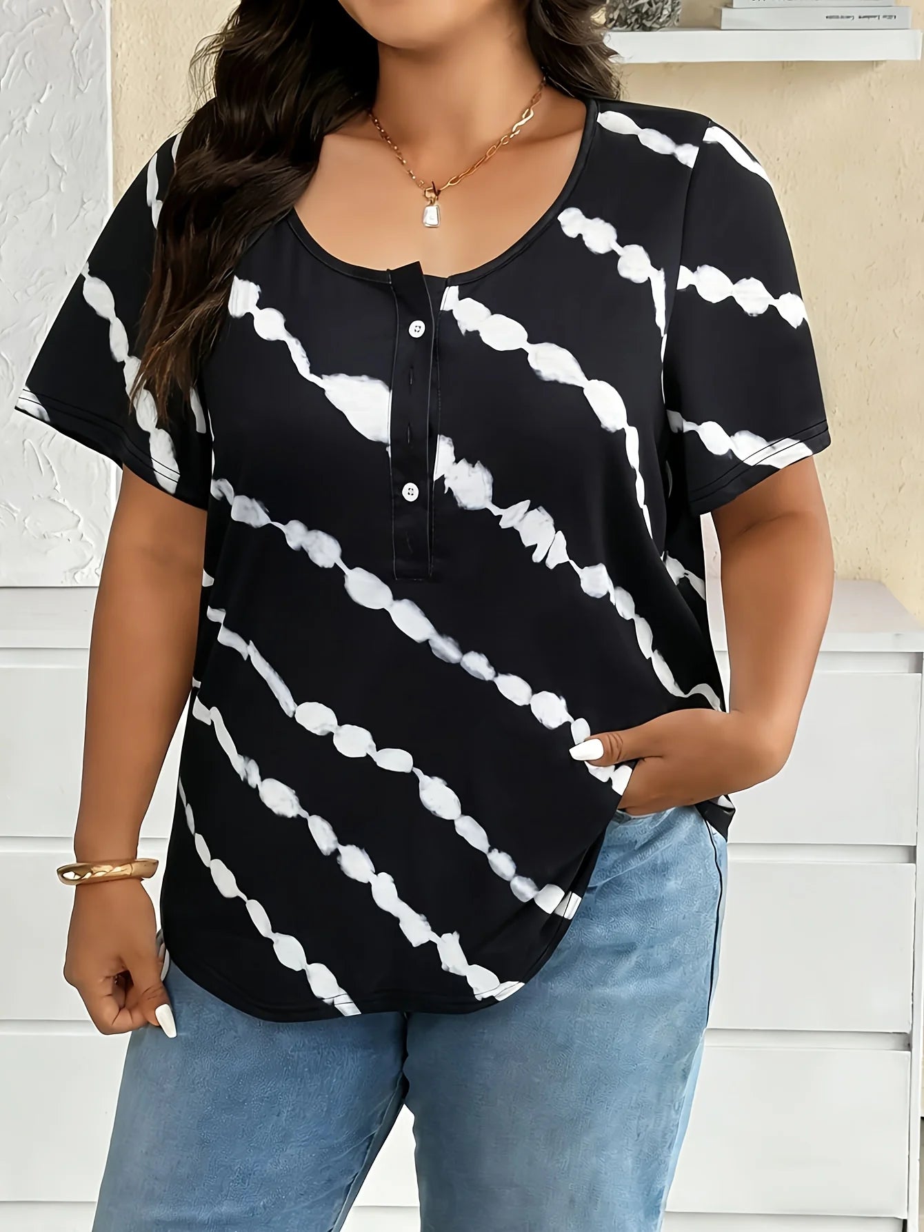 Summer new women's clothing hot selling trend round neck casual diagonal stripe button short sleeved T-shirt