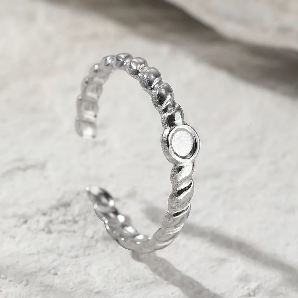 Stainless Steel Rings Trending Products Classic Atmosphere Fashion Openwork Engraving Fine Rings For Women Jewelry Unique Gifts