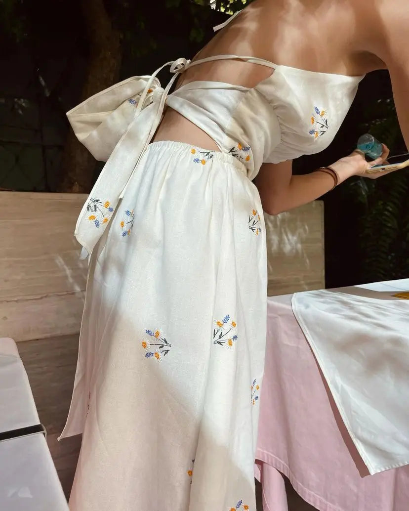 Korean style Women Summer Sleeveless Cotton Hemp Halter Neck Dress Daisy Embroidery Backless Lace Up Midi Holiday Dress