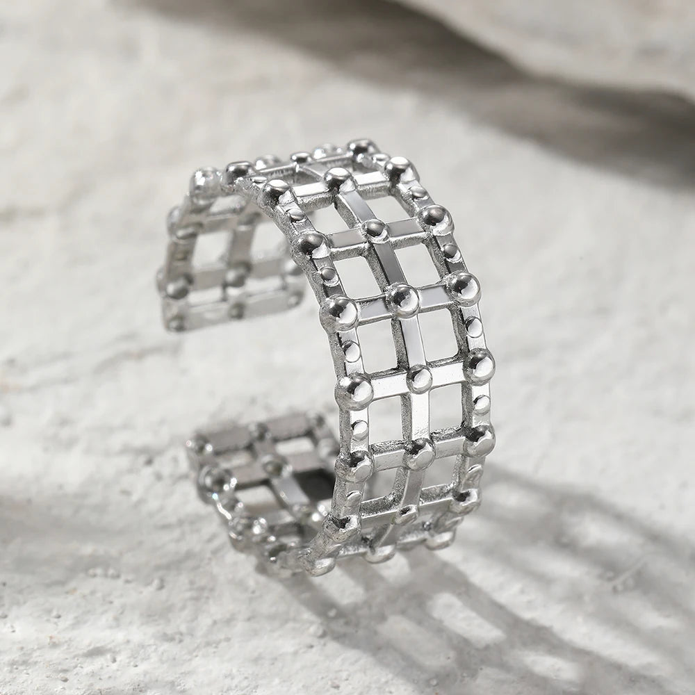 Stainless Steel Rings Trending Products Classic Atmosphere Fashion Openwork Engraving Fine Rings For Women Jewelry Unique Gifts