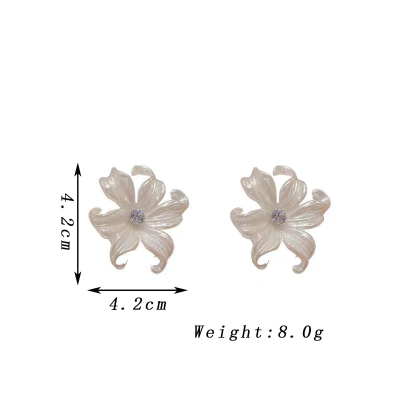Blooming White Flower Big Stud Earrings for Women Shiny Rhinestones Acrylic Curled Petals Earrings Wedding Party Trendy Jewelry