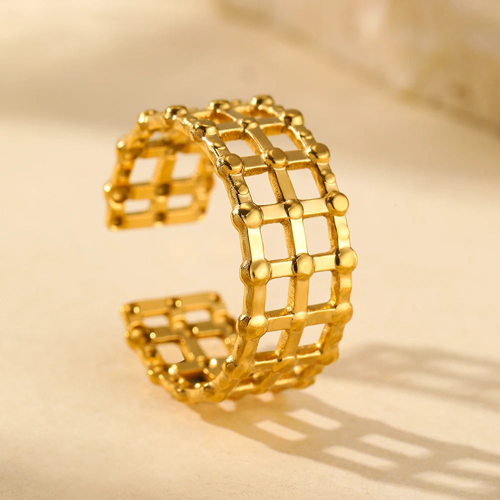 Stainless Steel Rings Trending Products Classic Atmosphere Fashion Openwork Engraving Fine Rings For Women Jewelry Unique Gifts