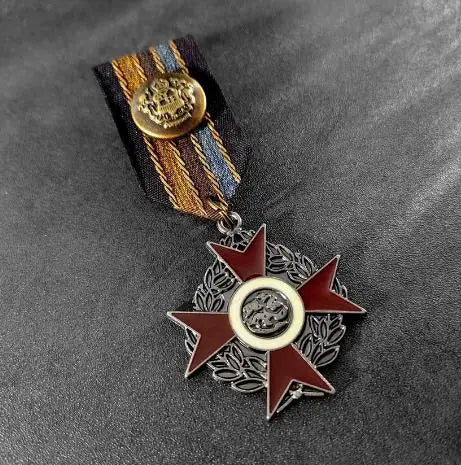 Hot selling trendy product Instagram style coat badge clothing accessories Cross Crown Medal brooch