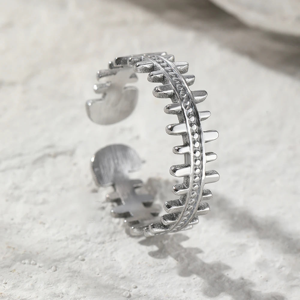 Stainless Steel Rings Trending Products Classic Atmosphere Fashion Openwork Engraving Fine Rings For Women Jewelry Unique Gifts
