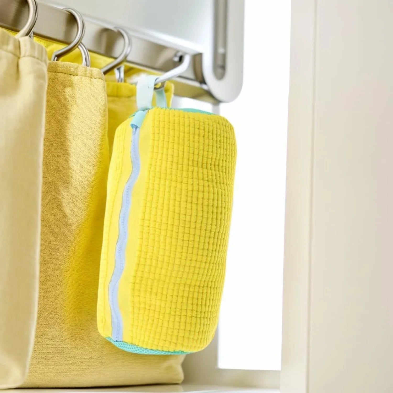 Shoe Washing Machine Bag Laundry Wash Bag for All Shoe Type Ideal for Sneakers Casual Shoes Reusable with Soft Cleaning Bristles