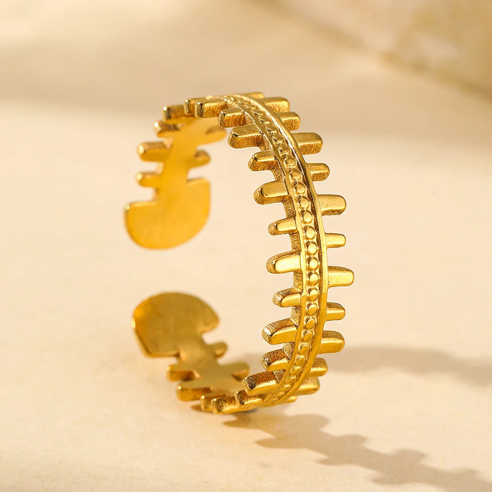 Stainless Steel Rings Trending Products Classic Atmosphere Fashion Openwork Engraving Fine Rings For Women Jewelry Unique Gifts