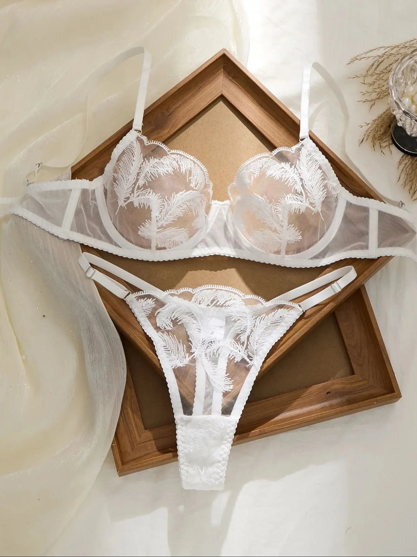White Feather Comfortable Underwear Set Soft Fashionable Women's Close-Fitting Apparel Combination